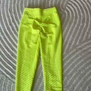 Neon scrunch booty leggings